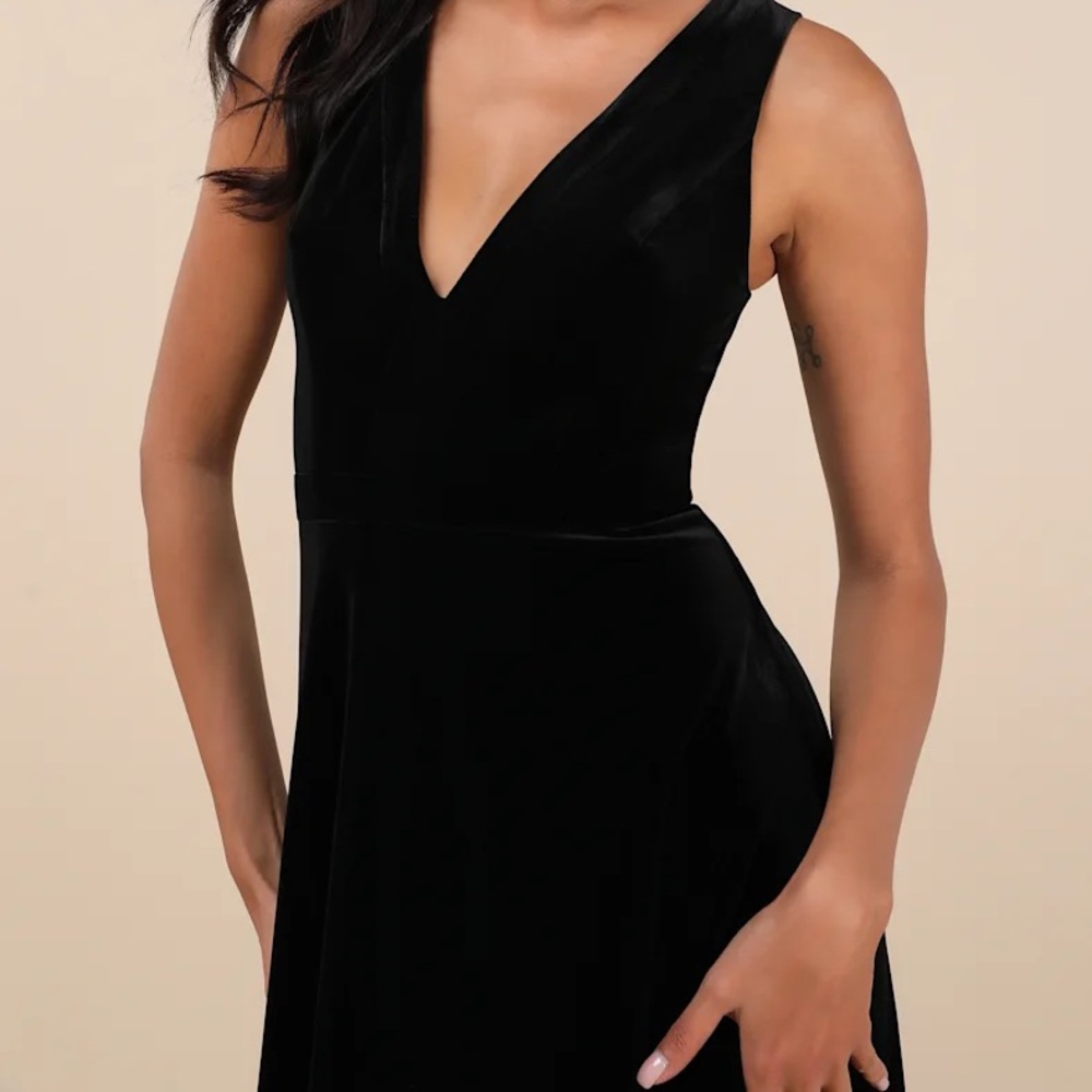 Lulu's Velvet Black Maxi Dress with a Deep V-Neck A-Line Empire Waist Large